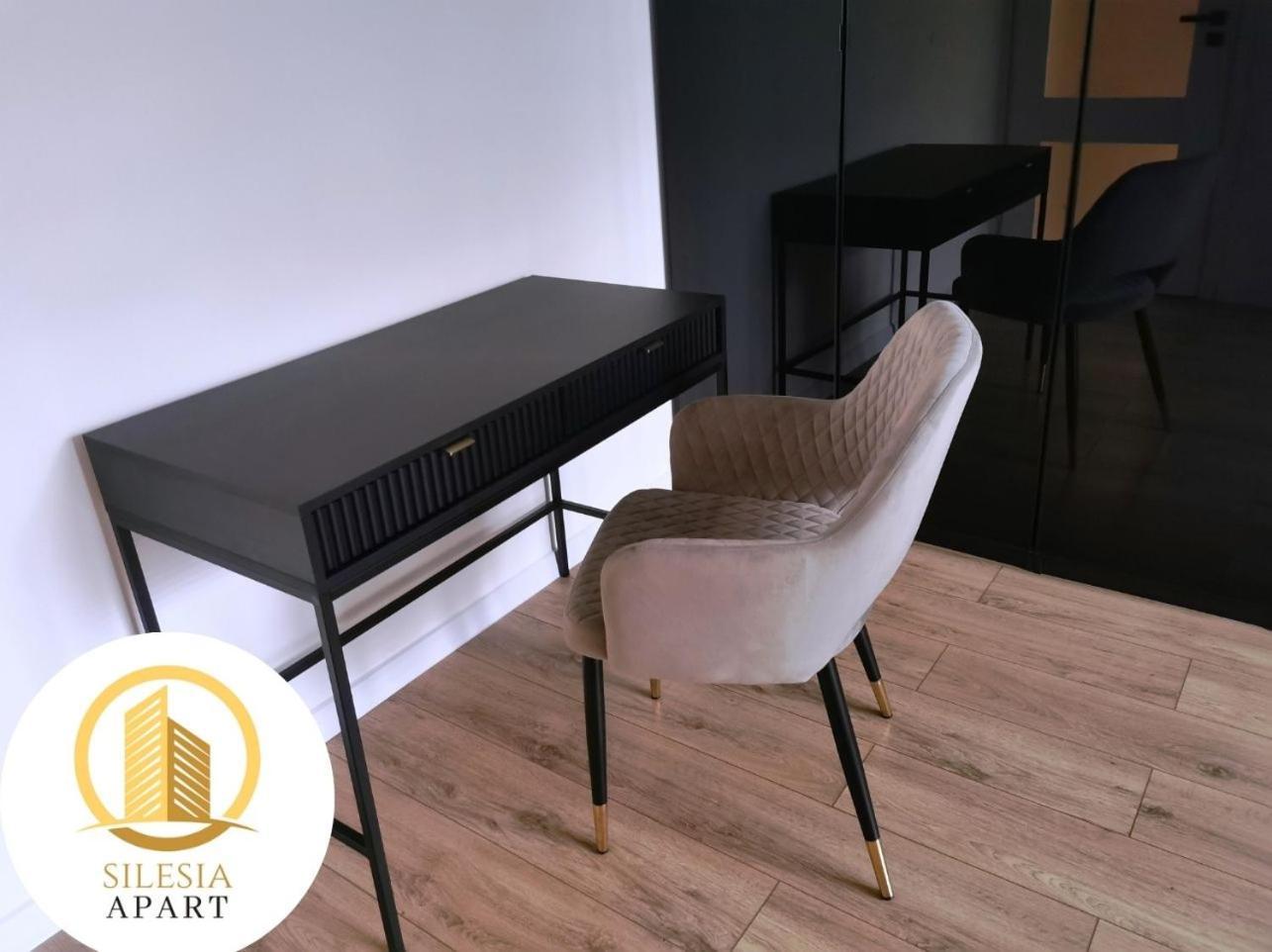 Apartament Ceglany Тичи Екстериор снимка